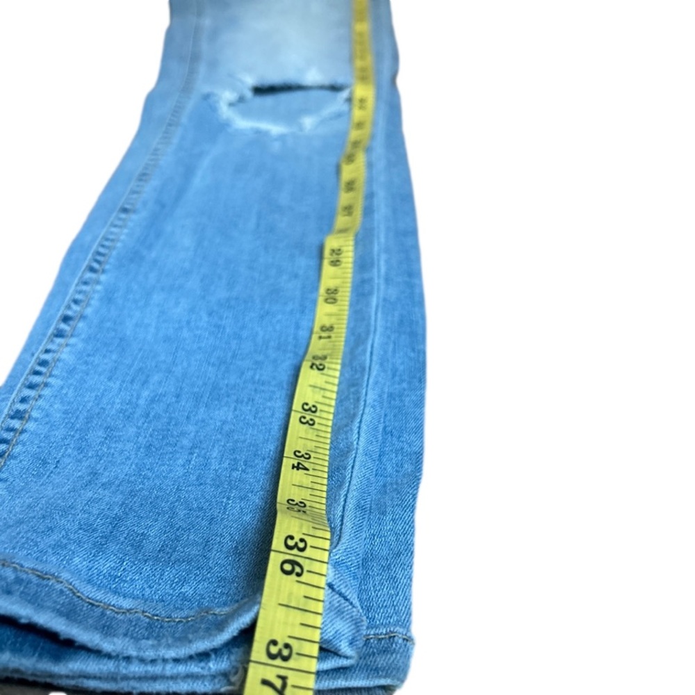 ✨SOLD✨ Free People Women’s Distressed Light Wash Skinny Jeans Size 26 Regular - Picture 11 of 13